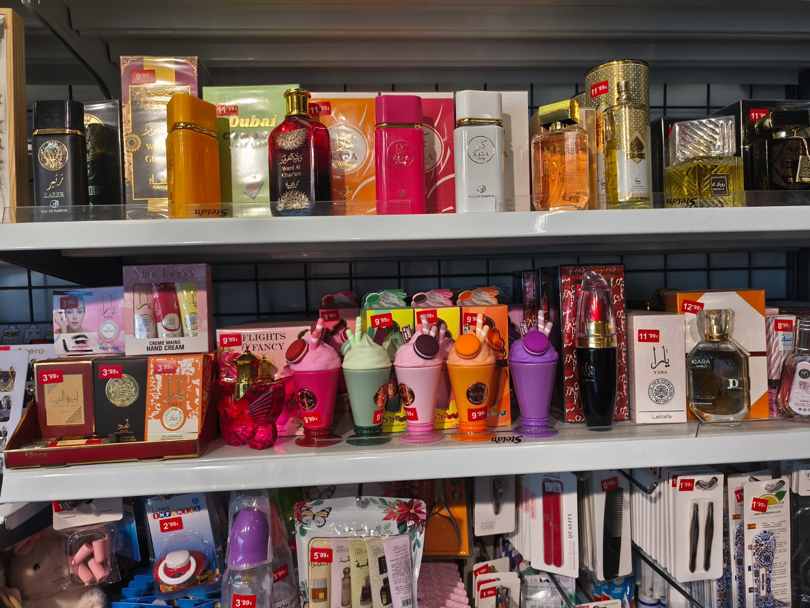 Colección de colgantes y anillos
